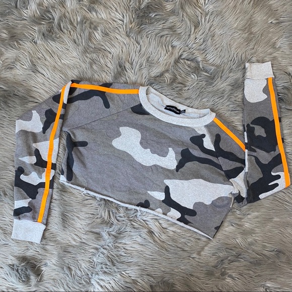 PrettyLittleThing Tops - LONG SLEEVE CROP TOP